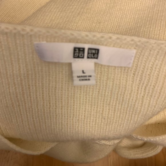 Uniqlo Large Cream White Wool Sweater - Picture 2 of 4